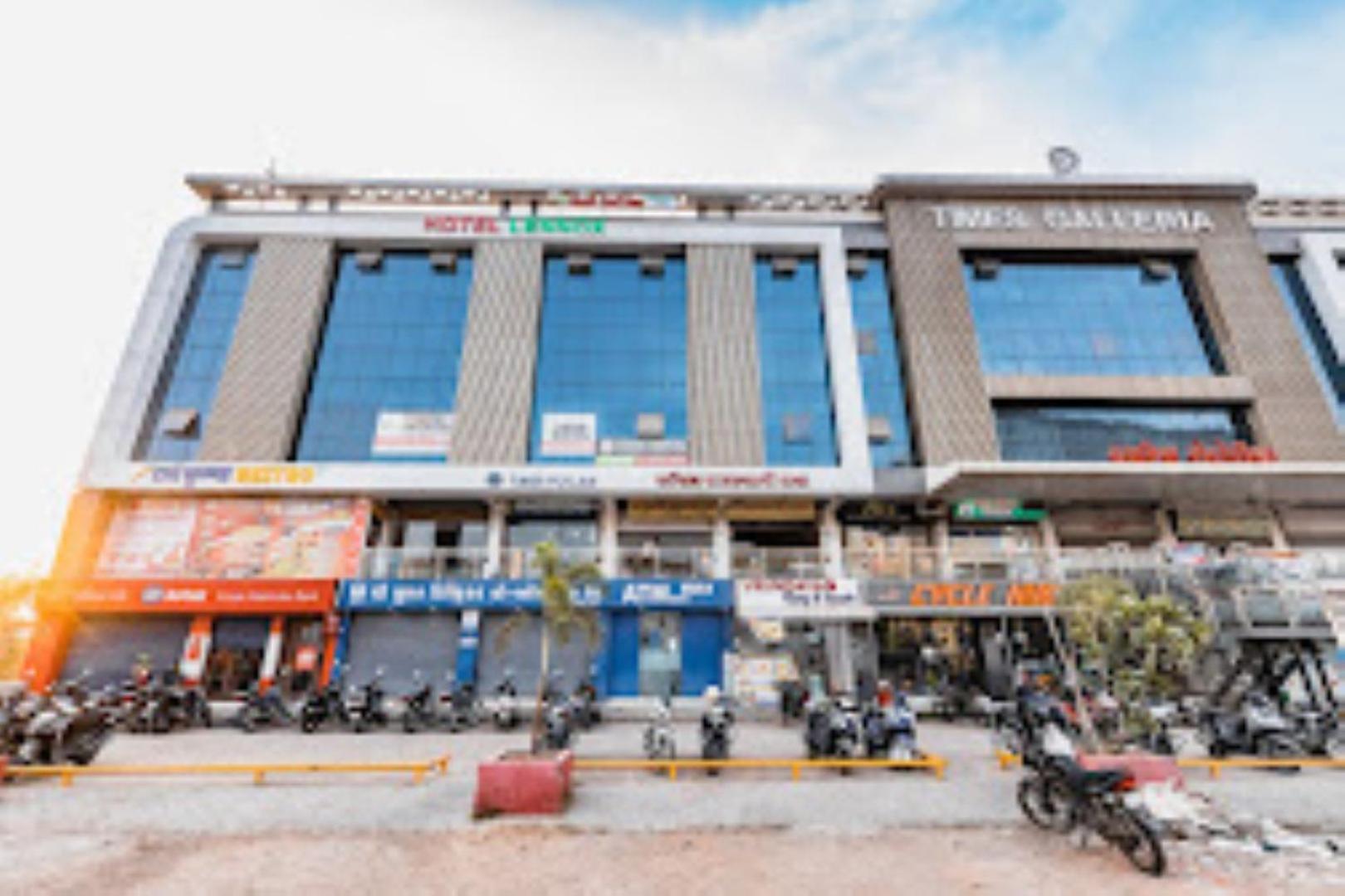 Lennox Hotel , Surat Exterior foto
