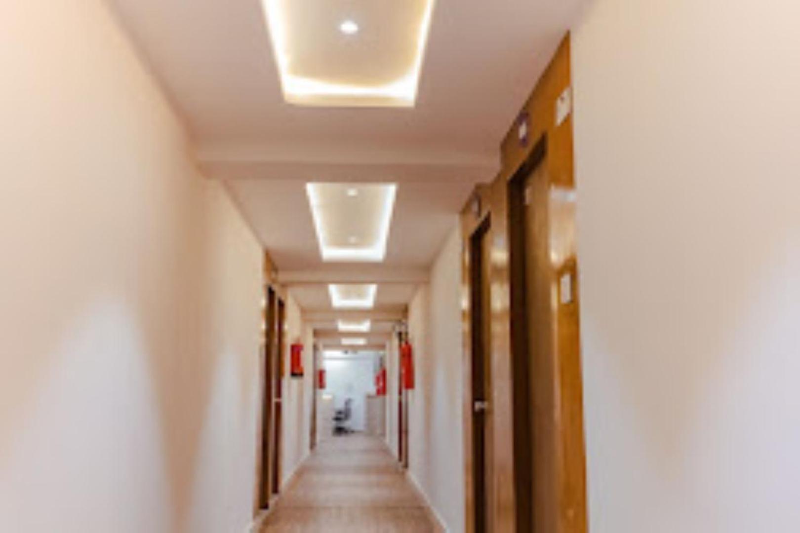 Lennox Hotel , Surat Exterior foto